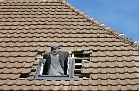 Pose de velux - Saint-Vincent-en-Bresse